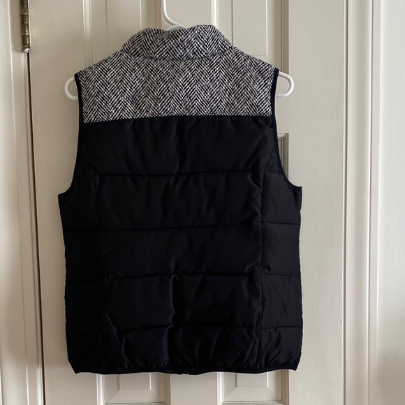 Black and White Toggle Puffer Vest - Picture 3 of 4